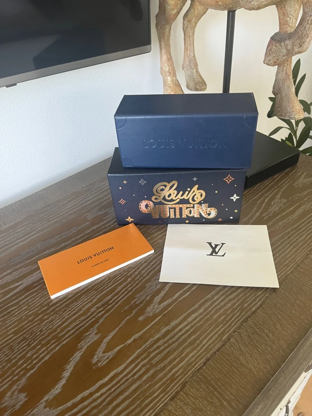 Louis Vuitton Sunglass Holder And Box - Picture 8 of 8